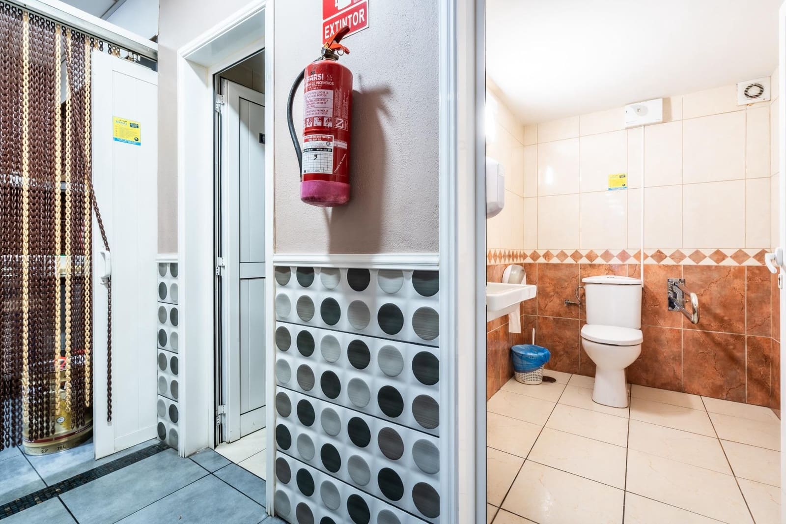 Business for rent in Granadilla de Abona - € 710 (Ref: 9099178)