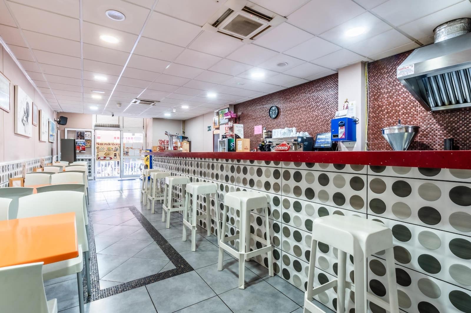 Business for rent in Granadilla de Abona - € 710 (Ref: 9099178)