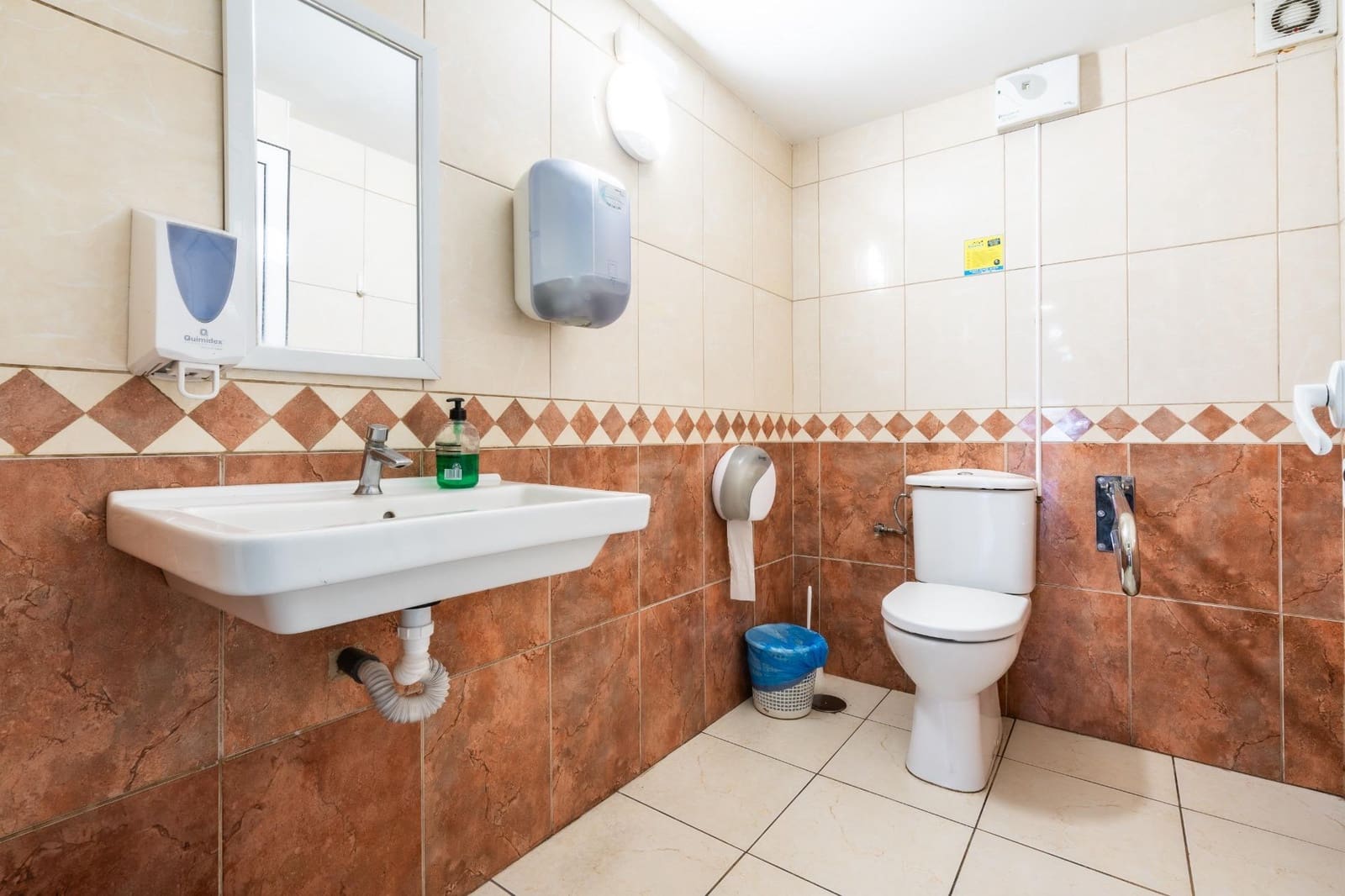 Business for rent in Granadilla de Abona - € 710 (Ref: 9099178)