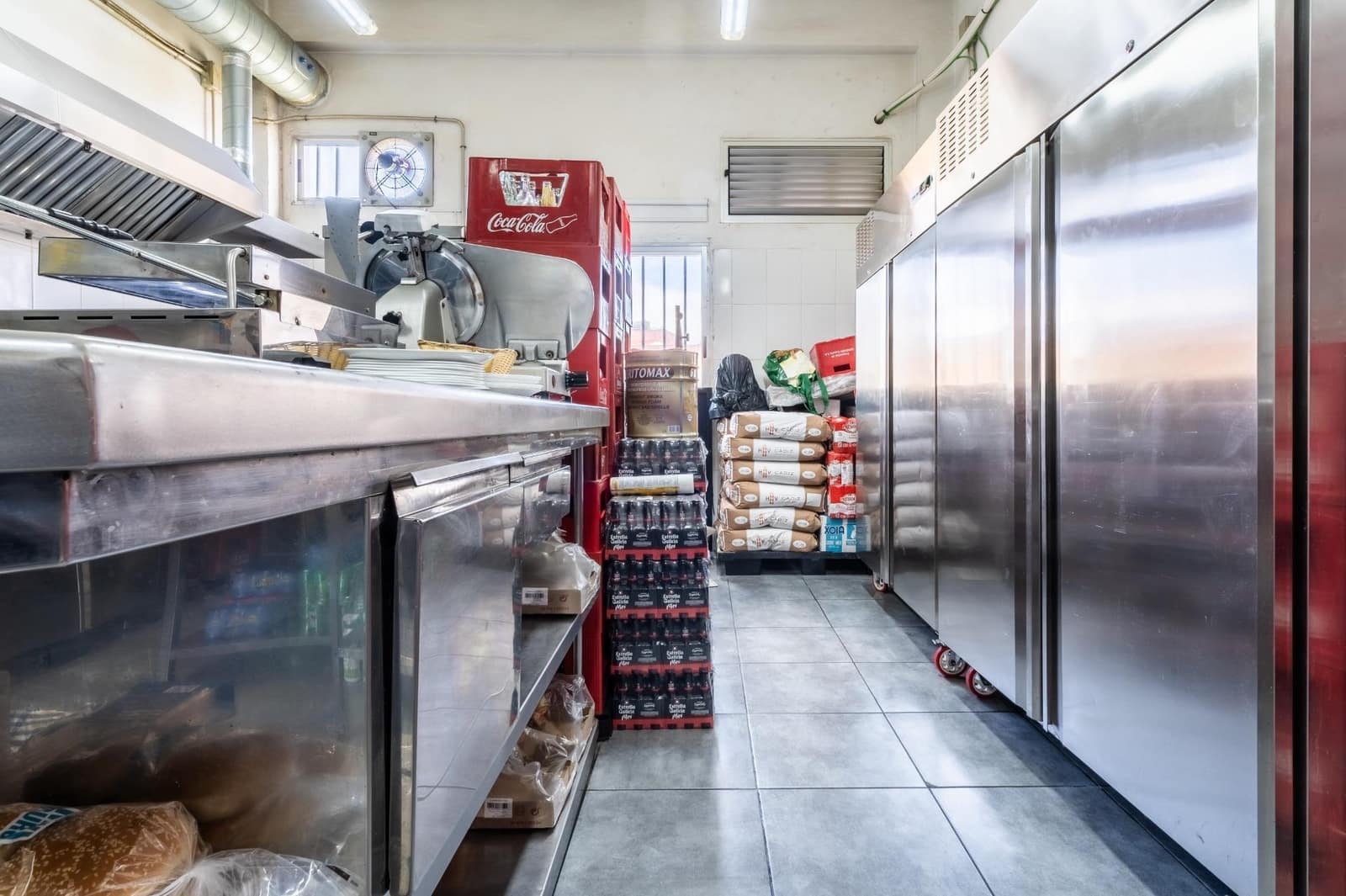 Business for rent in Granadilla de Abona - € 710 (Ref: 9099178)