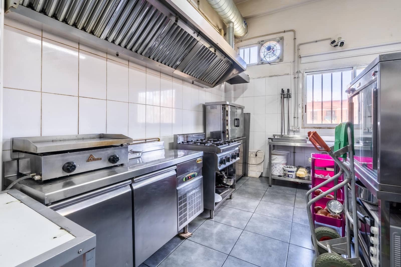 Business for rent in Granadilla de Abona - € 710 (Ref: 9099178)