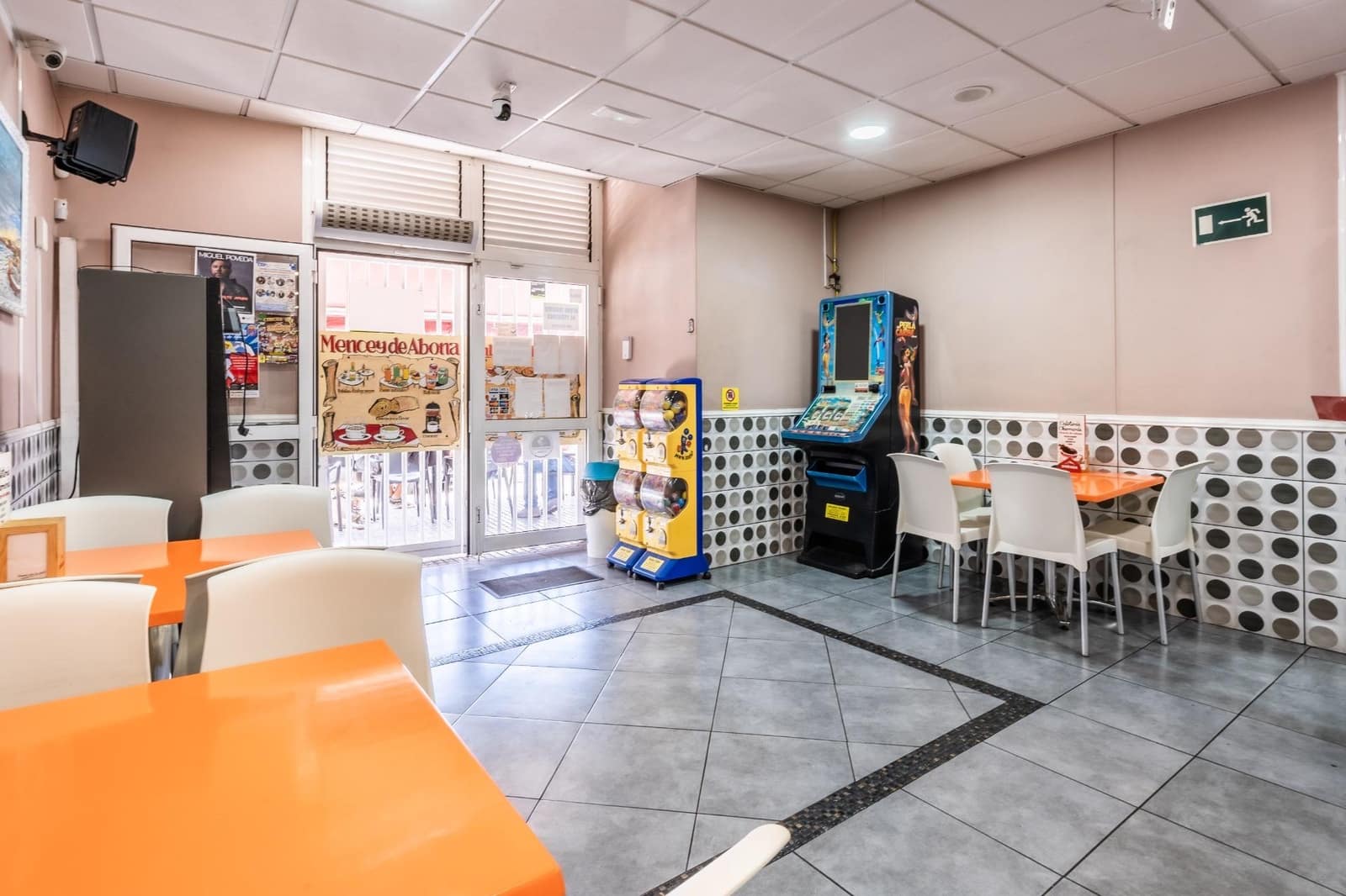 Business for rent in Granadilla de Abona - € 710 (Ref: 9099178)