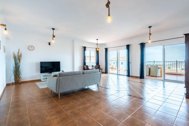 10 soveværelse Villa til salg i Buzanada, Arona med swimmingpool garage - € 1.050.000 (Ref: 9154026)