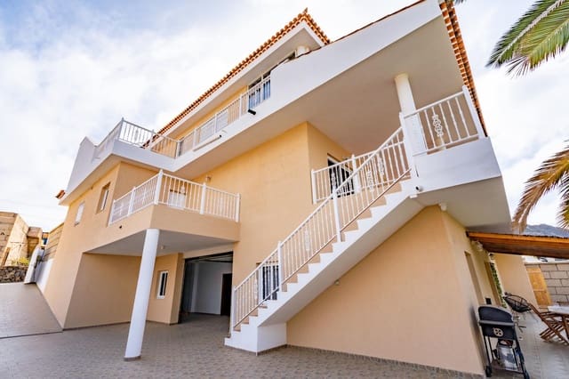 10 soveværelse Villa til salg i Buzanada, Arona med swimmingpool garage - € 1.050.000 (Ref: 9154026)