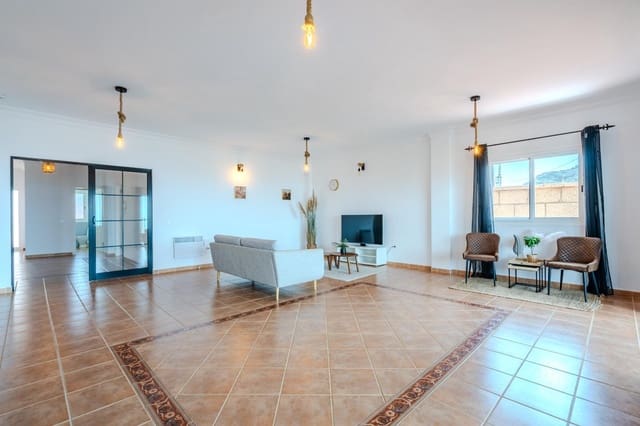 10 soveværelse Villa til salg i Buzanada, Arona med swimmingpool garage - € 1.050.000 (Ref: 9154026)