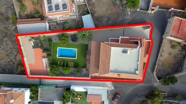 10 soveværelse Villa til salg i Buzanada, Arona med swimmingpool garage - € 1.050.000 (Ref: 9154026)