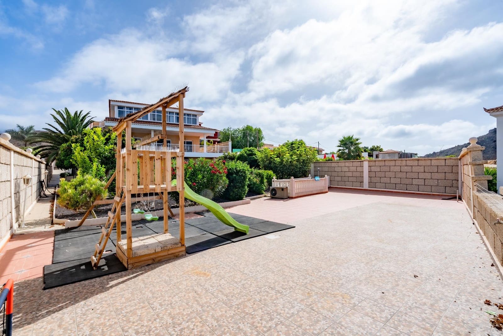 10 soveværelse Villa til salg i Buzanada med swimmingpool garage - € 1.050.000 (Ref: 9154026)