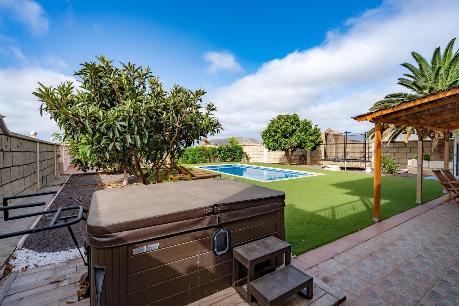 10 soveværelse Villa til salg i Buzanada med swimmingpool garage - € 1.050.000 (Ref: 9154026)