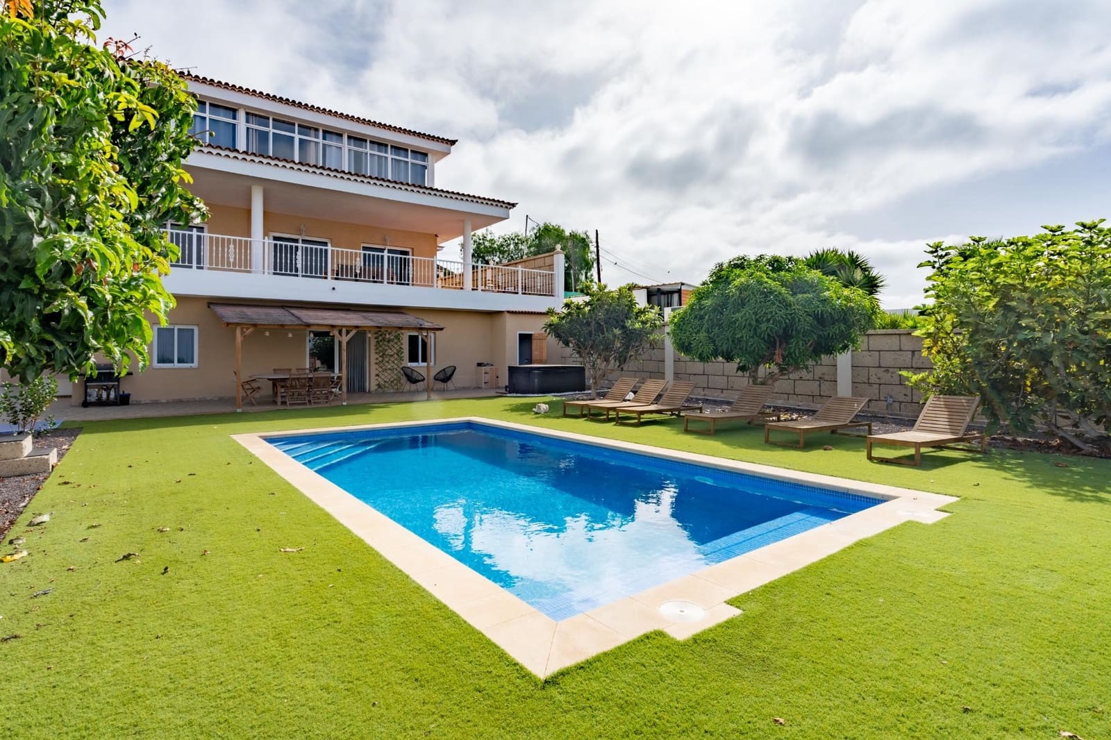 10 soveværelse Villa til salg i Buzanada med swimmingpool garage - € 1.050.000 (Ref: 9154026)