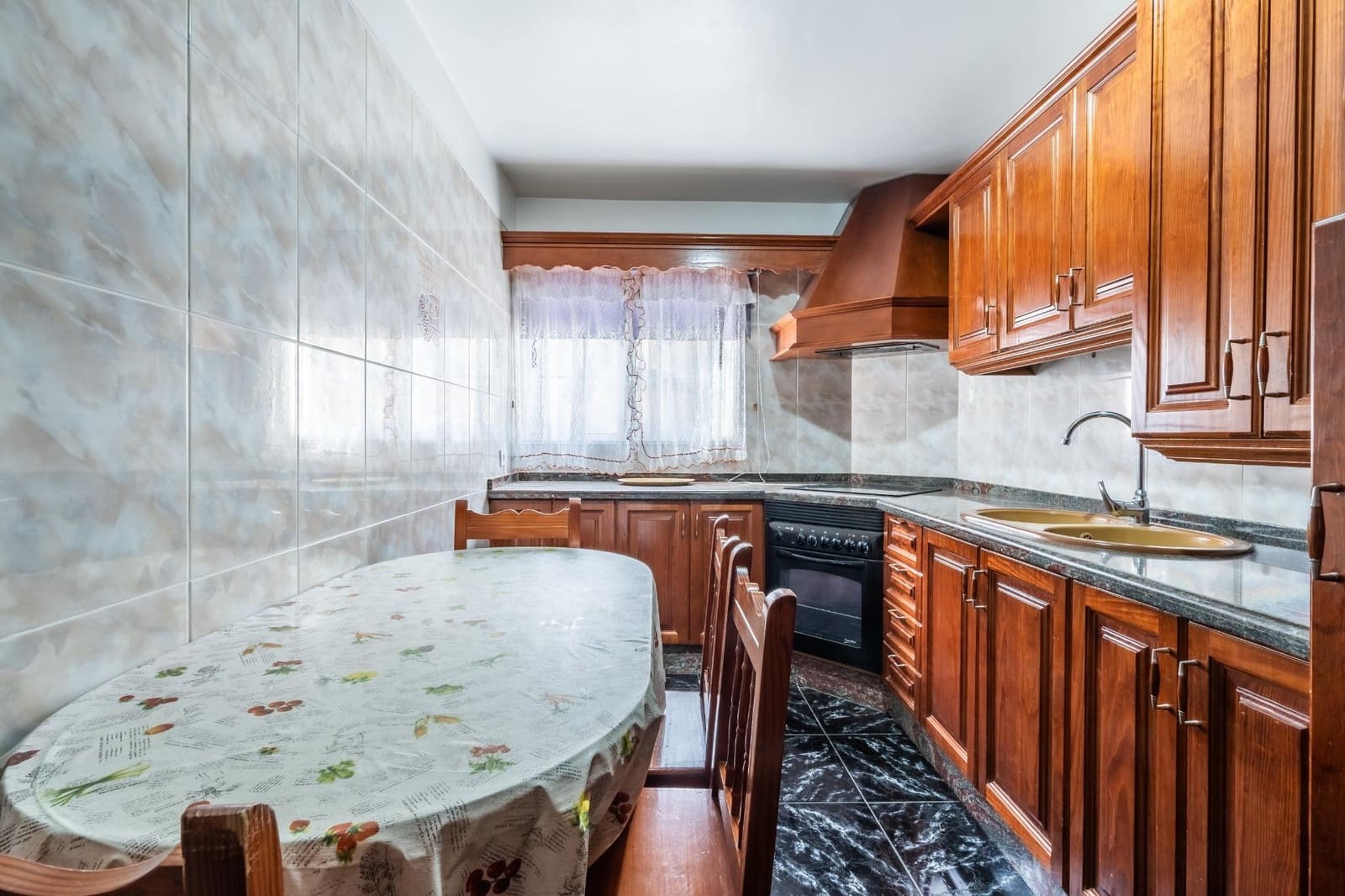 6 soveværelse Byhus til salg i Icod de los Vinos med garage - € 259.000 (Ref: 9162346)