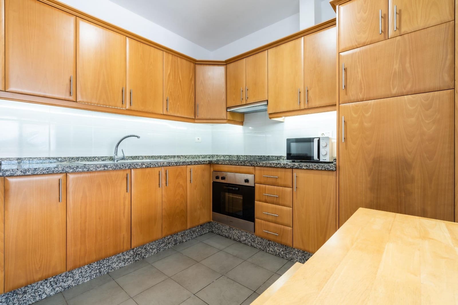 Appartement de 1 chambre à louer à Chayofa avec piscine garage - 990 € (Ref: 9197798)