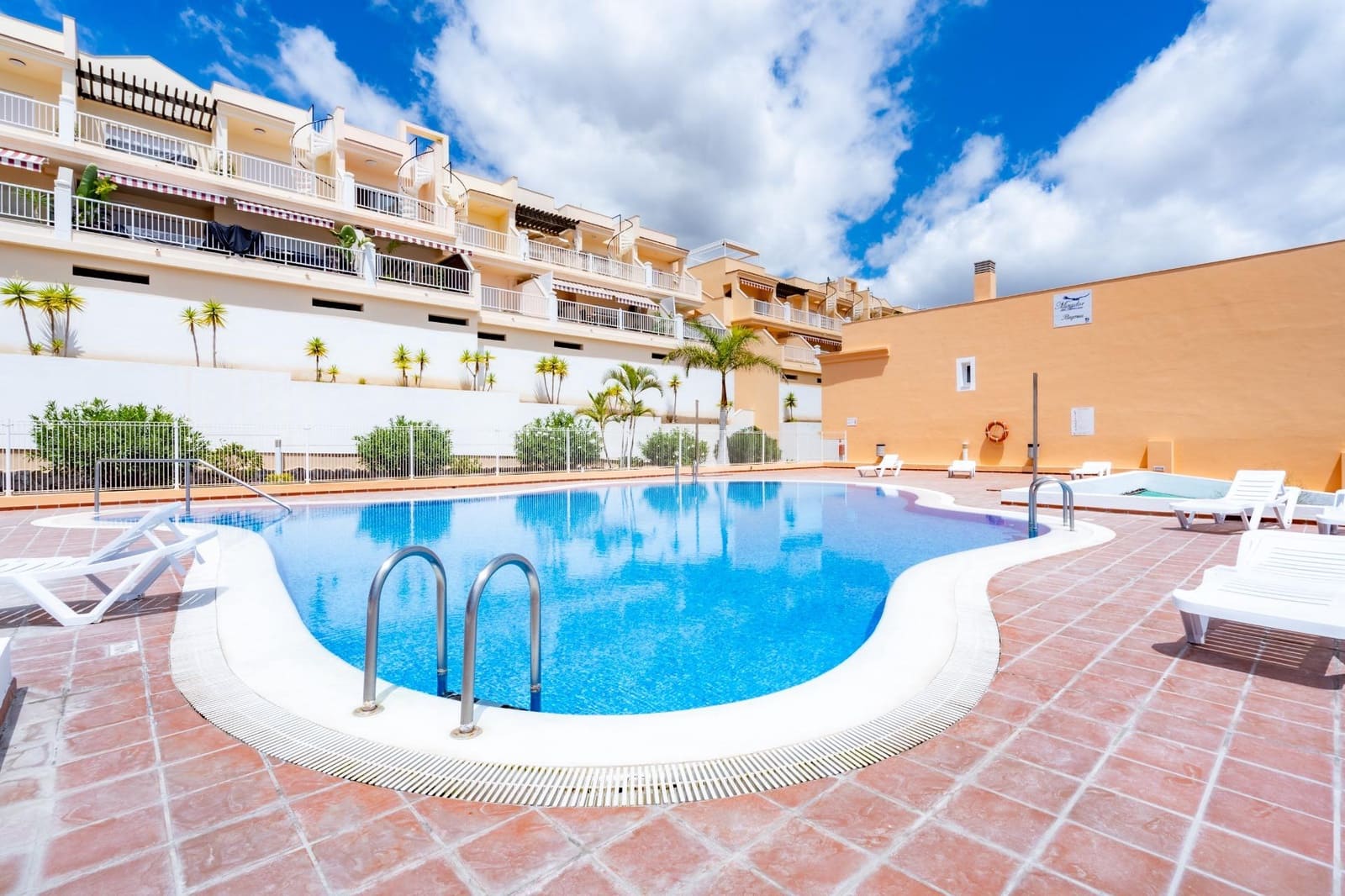 Appartement de 1 chambre à louer à Chayofa avec piscine garage - 990 € (Ref: 9197798)