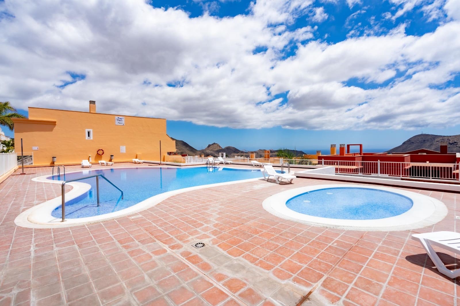 Appartement de 1 chambre à louer à Chayofa avec piscine garage - 990 € (Ref: 9197798)