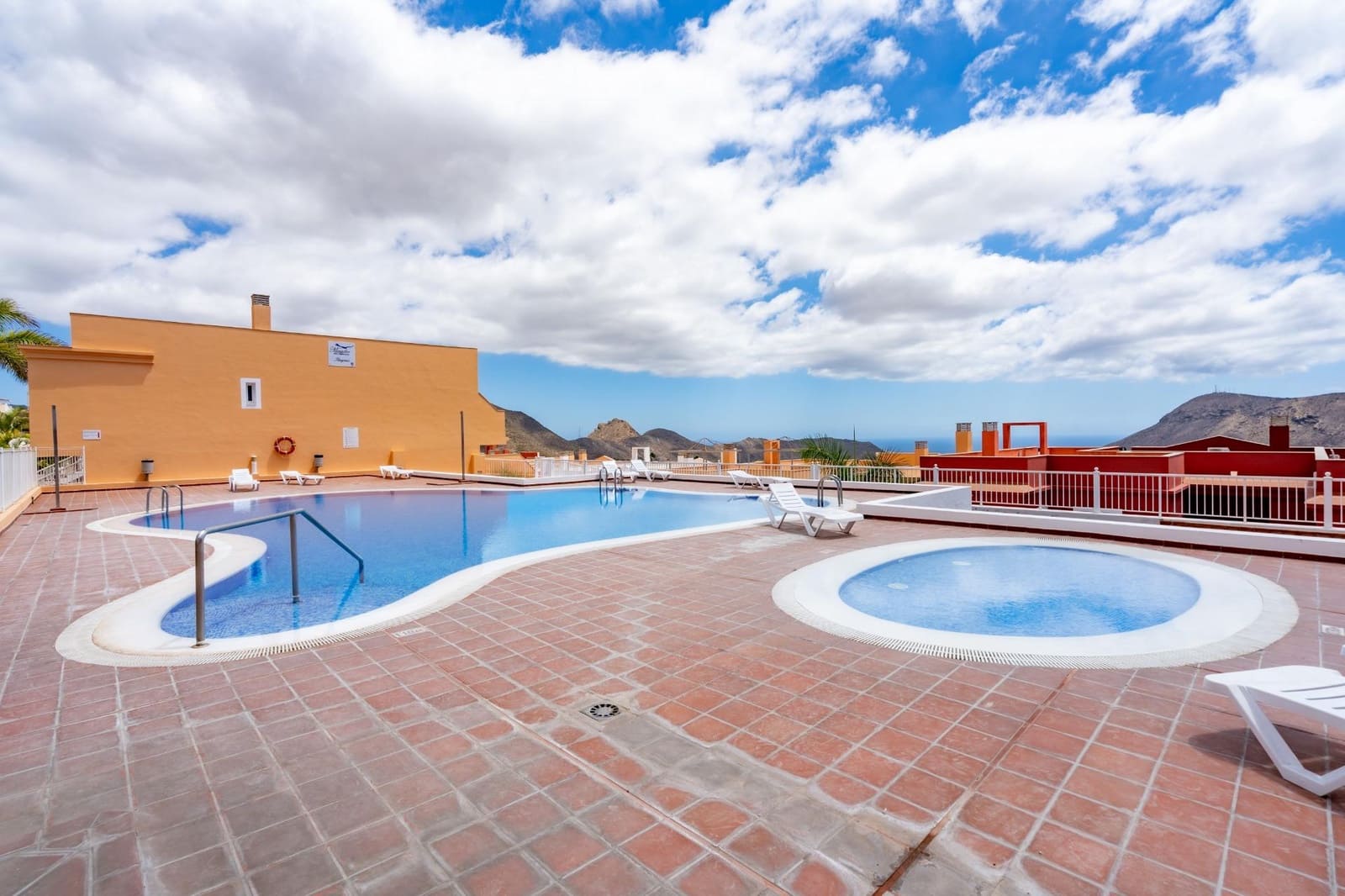 Appartement de 1 chambre à louer à Chayofa avec piscine garage - 990 € (Ref: 9197798)