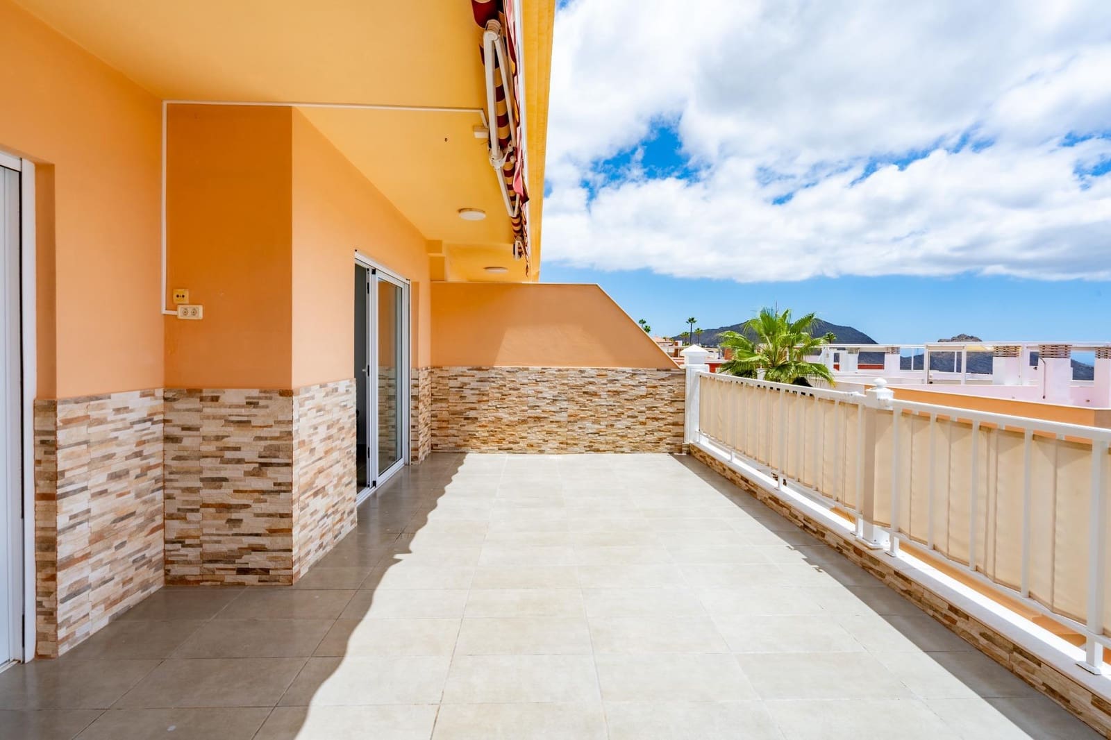 Appartement de 1 chambre à louer à Chayofa avec piscine garage - 990 € (Ref: 9197798)