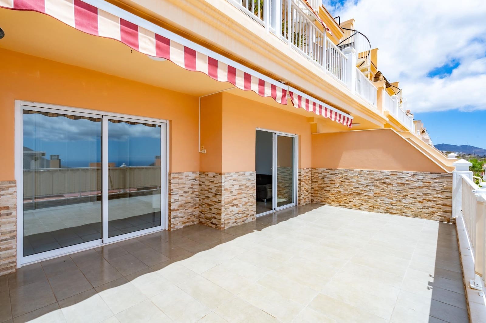 Appartement de 1 chambre à louer à Chayofa avec piscine garage - 990 € (Ref: 9197798)
