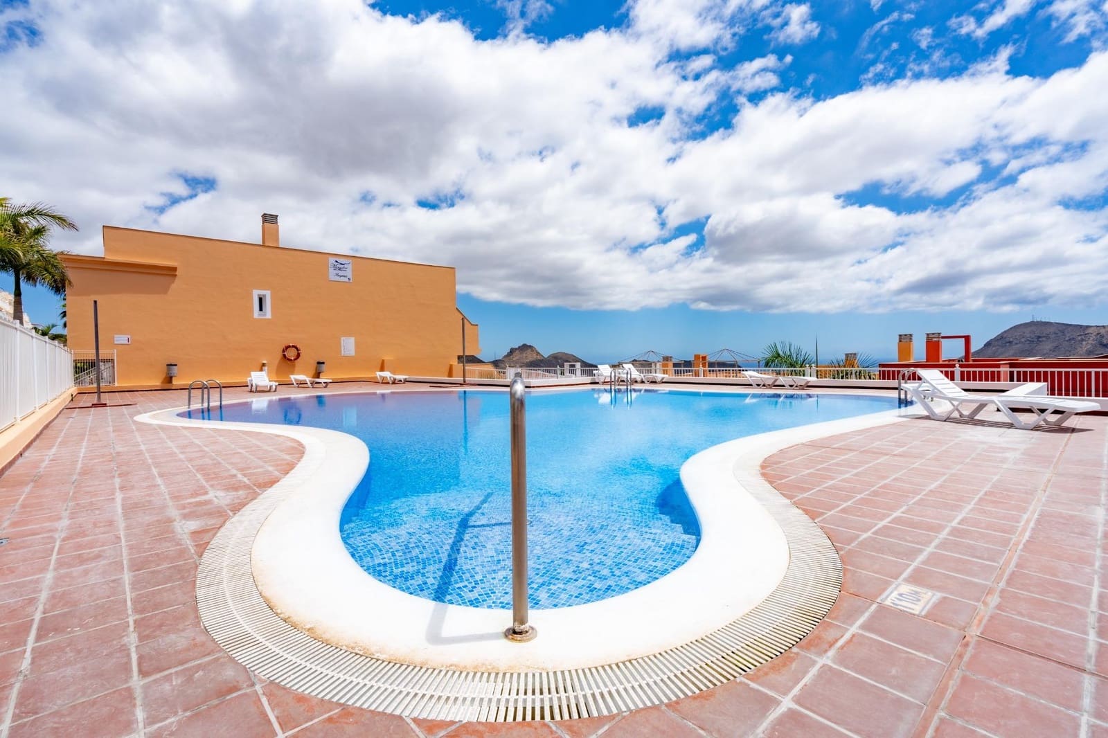 Appartement de 1 chambre à louer à Chayofa avec piscine garage - 990 € (Ref: 9197798)