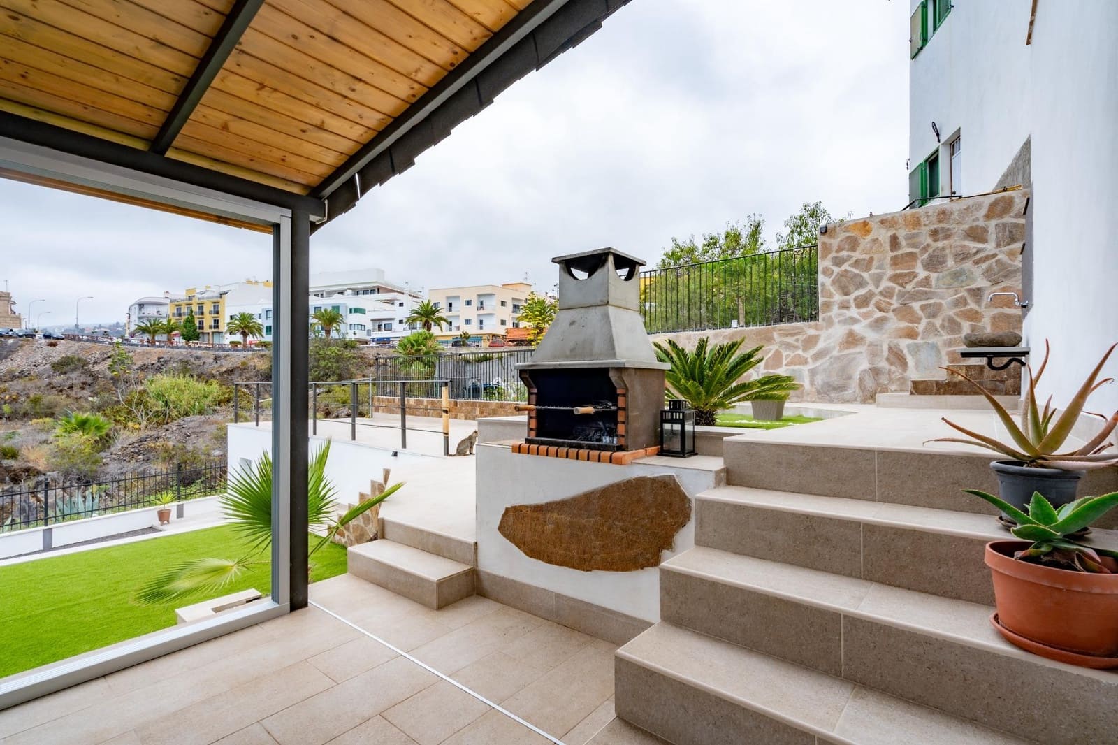 3 bedroom Villa for sale in Guia de Isora - € 460,000 (Ref: 9204581)