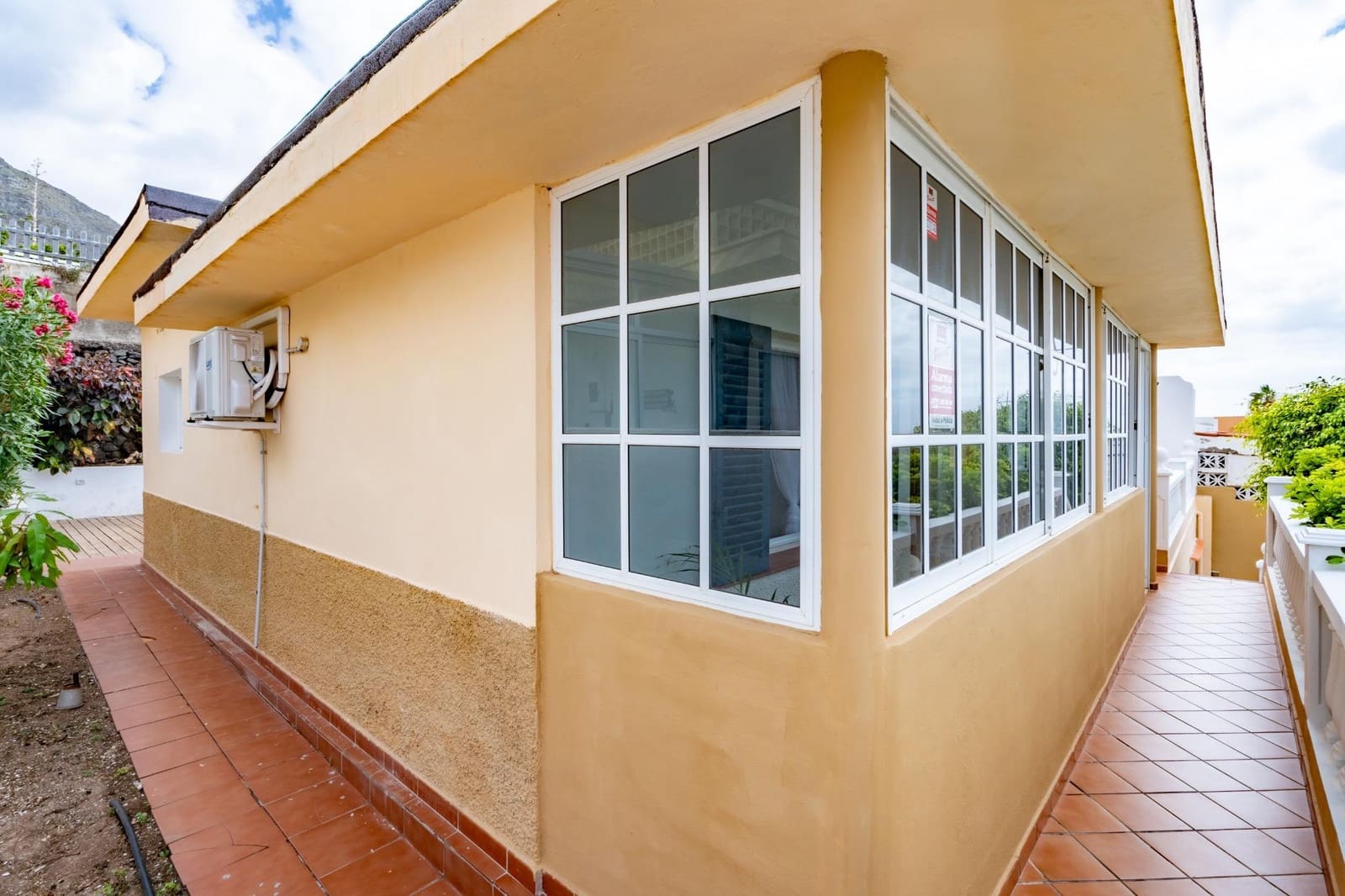 4 slaapkamer Villa te koop in San Cristobal de La Laguna met garage - € 564.000 (Ref: 9206476)