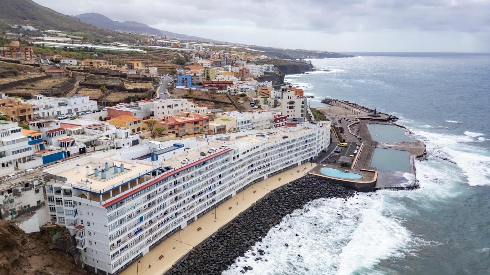 4 slaapkamer Villa te koop in San Cristobal de La Laguna met garage - € 564.000 (Ref: 9206476)