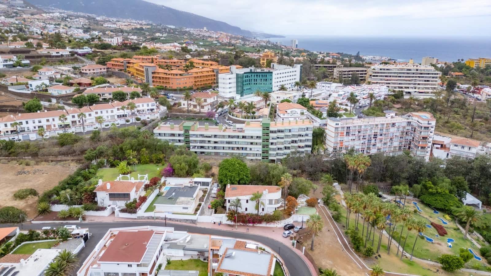 5 soveværelse Villa til salg i Puerto de la Cruz med garage - € 670.000 (Ref: 9228631)