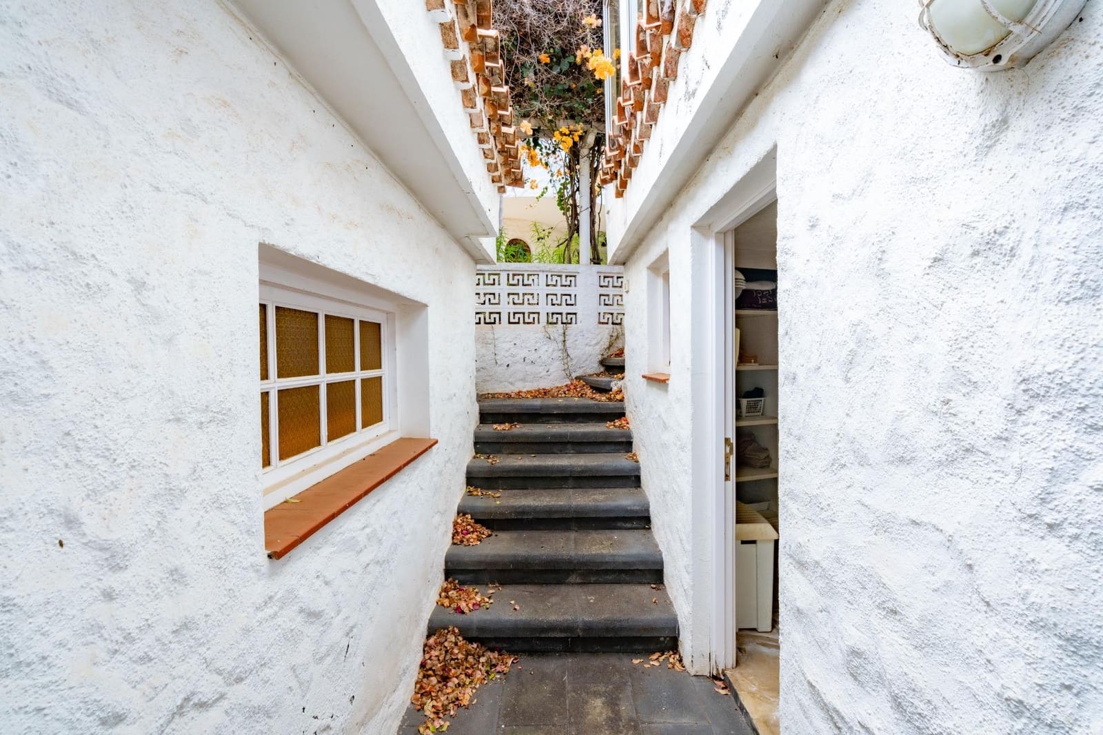 5 soveværelse Villa til salg i Puerto de la Cruz med garage - € 670.000 (Ref: 9228631)