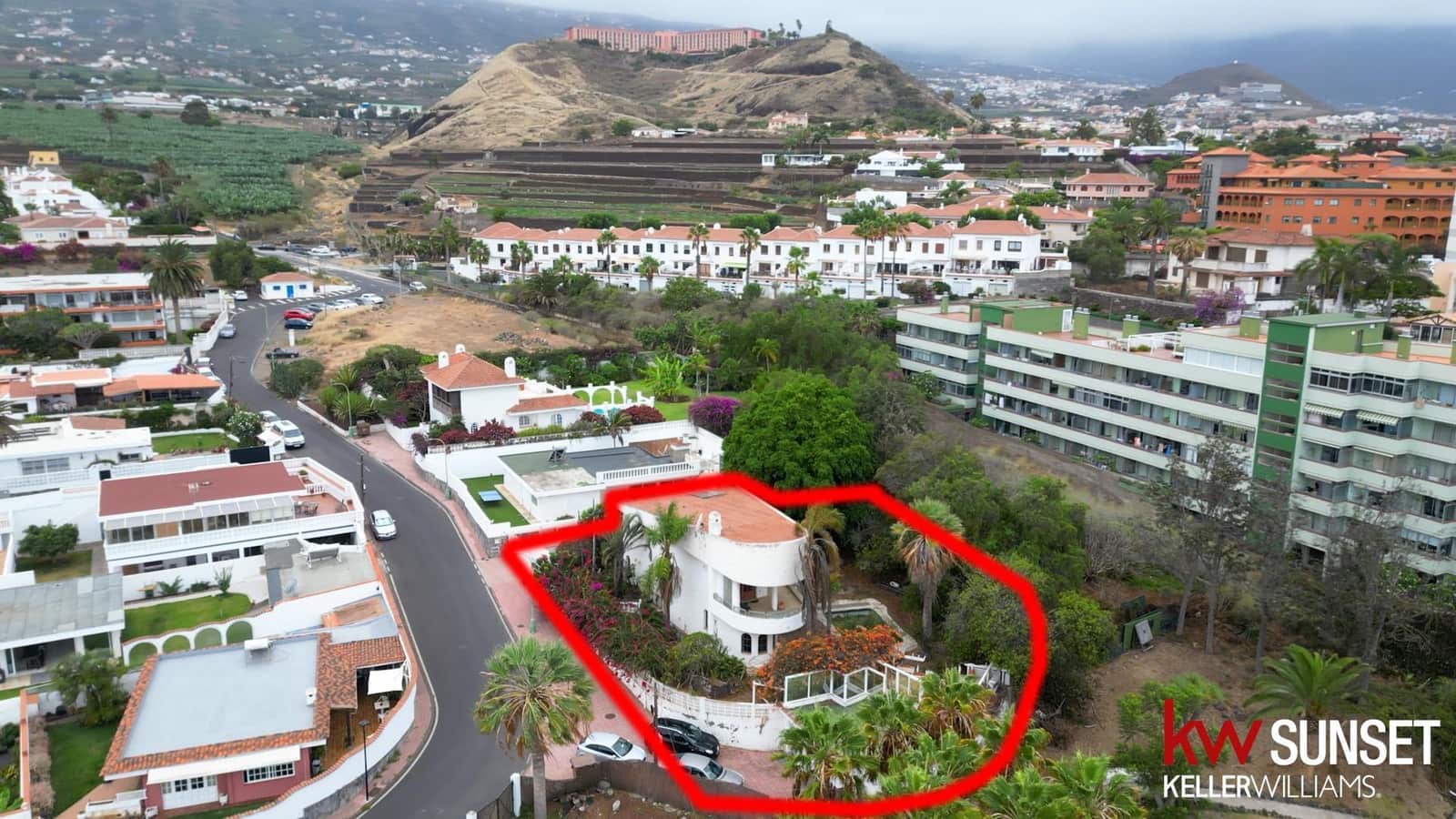 5 soveværelse Villa til salg i Puerto de la Cruz med garage - € 670.000 (Ref: 9228631)