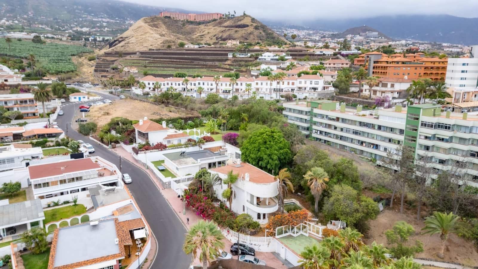 5 soveværelse Villa til salg i Puerto de la Cruz med garage - € 670.000 (Ref: 9228631)