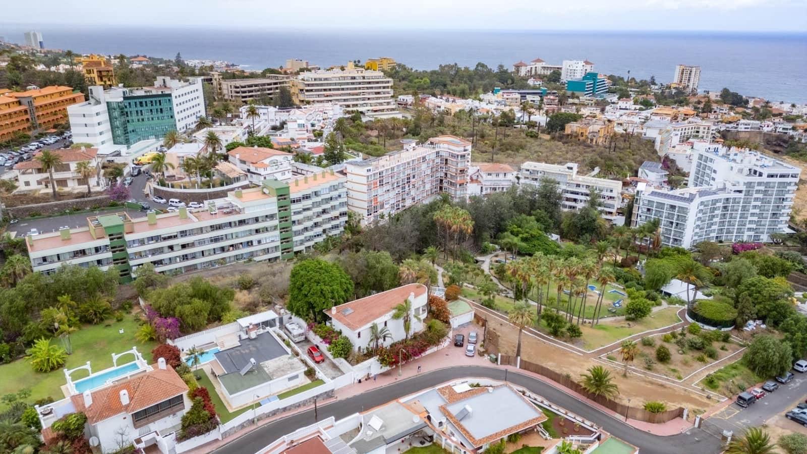 5 soveværelse Villa til salg i Puerto de la Cruz med garage - € 670.000 (Ref: 9228631)