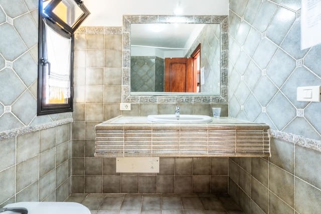 Chalet de 6 habitaciones en Candelaria en venta con garaje - 749.000 € (Ref: 9252069)