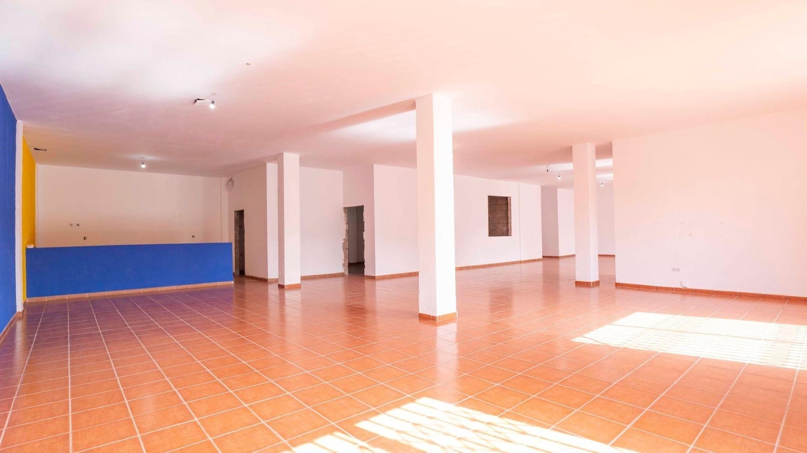 Local Comercial en Arona en alquiler - 2.400 € (Ref: 9353676)