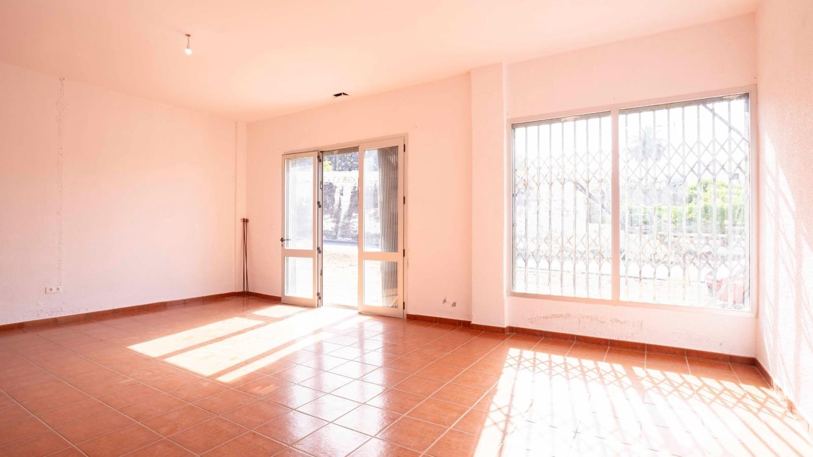 Local Comercial en Arona en alquiler - 2.400 € (Ref: 9353676)