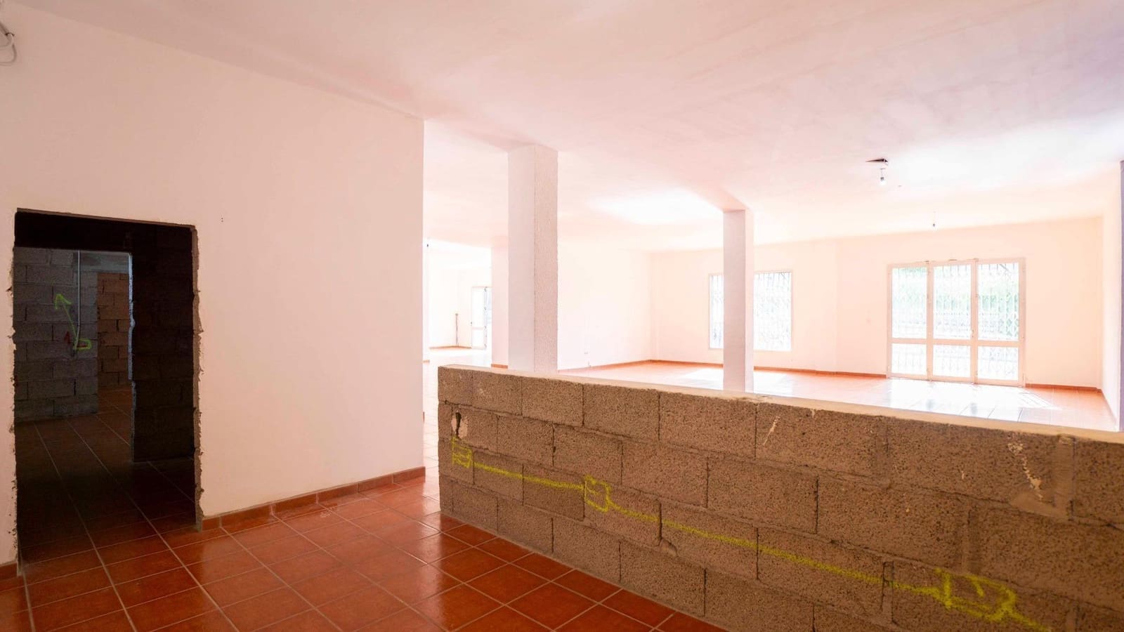 Local Comercial en Arona en alquiler - 2.400 € (Ref: 9353676)