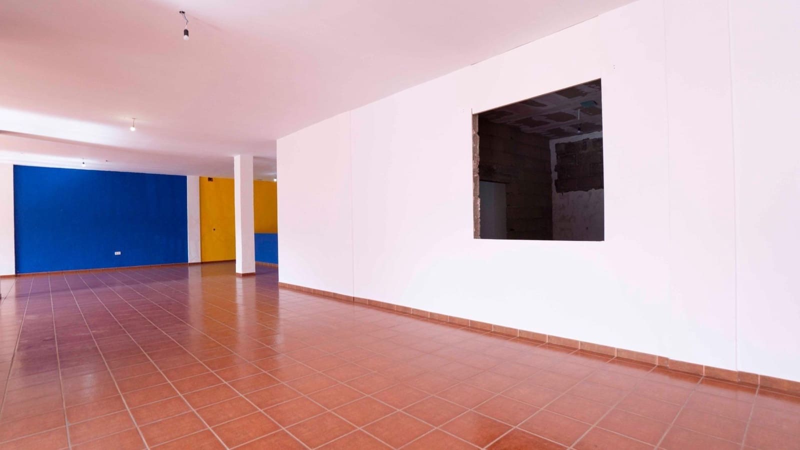 Local Comercial en Arona en alquiler - 2.400 € (Ref: 9353676)