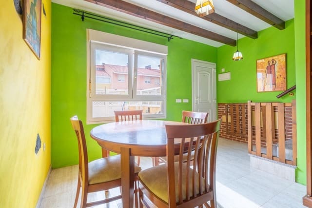 3 slaapkamer Rijtjeshuis te koop in El Matorral, Puerto del Rosario met garage - € 208.000 (Ref: 9355919)