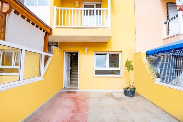 3 slaapkamer Rijtjeshuis te koop in El Matorral, Puerto del Rosario met garage - € 208.000 (Ref: 9355919)