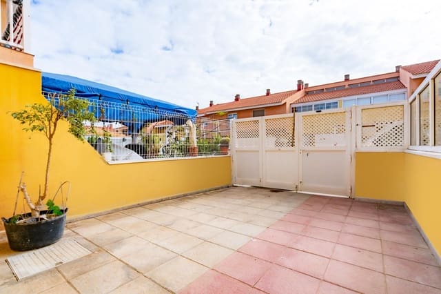 3 slaapkamer Rijtjeshuis te koop in El Matorral, Puerto del Rosario met garage - € 208.000 (Ref: 9355919)