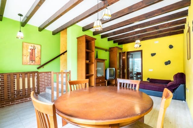 3 slaapkamer Rijtjeshuis te koop in El Matorral, Puerto del Rosario met garage - € 208.000 (Ref: 9355919)