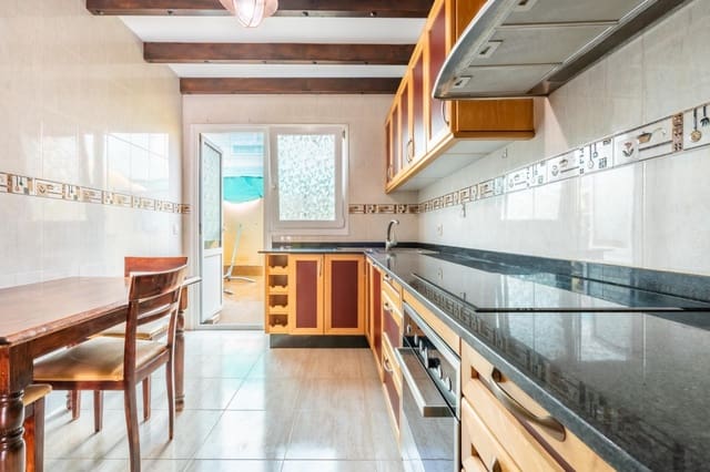 3 slaapkamer Rijtjeshuis te koop in El Matorral, Puerto del Rosario met garage - € 208.000 (Ref: 9355919)