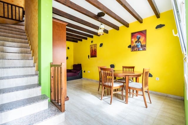 3 slaapkamer Rijtjeshuis te koop in El Matorral, Puerto del Rosario met garage - € 208.000 (Ref: 9355919)