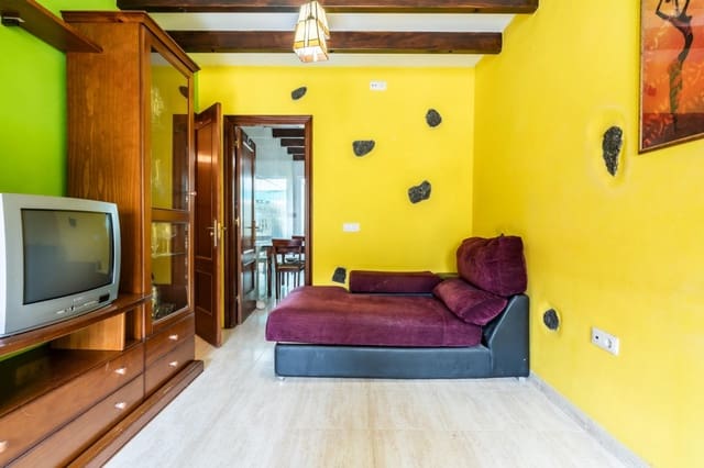 3 slaapkamer Rijtjeshuis te koop in El Matorral, Puerto del Rosario met garage - € 208.000 (Ref: 9355919)