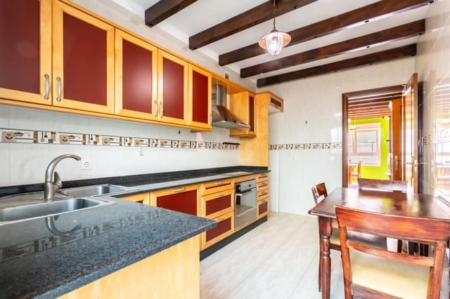 3 slaapkamer Rijtjeshuis te koop in El Matorral, Puerto del Rosario met garage - € 208.000 (Ref: 9355919)