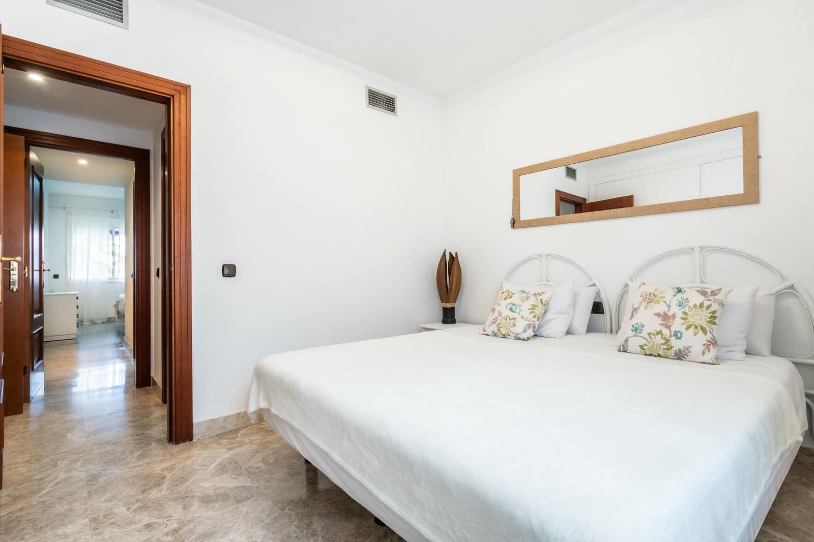 2 bedroom Apartment for sale in Los Cristianos with pool - € 485,000 (Ref: 9449382)