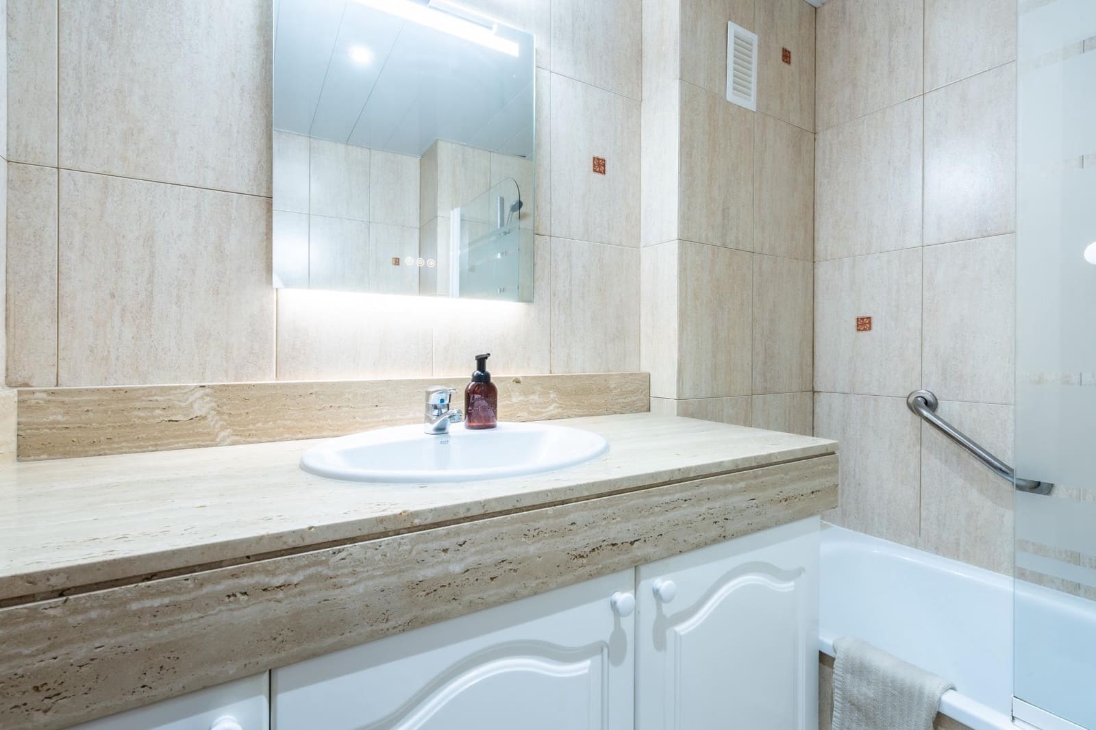 2 bedroom Apartment for sale in Los Cristianos with pool - € 485,000 (Ref: 9449382)