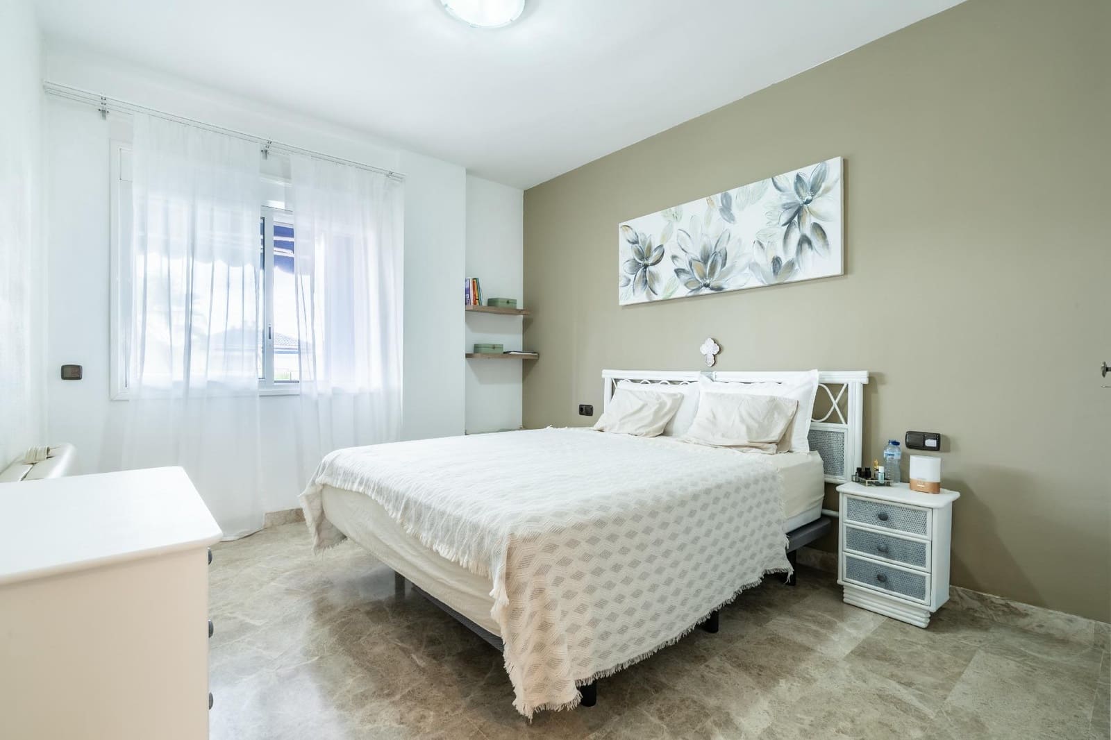 2 bedroom Apartment for sale in Los Cristianos with pool - € 485,000 (Ref: 9449382)