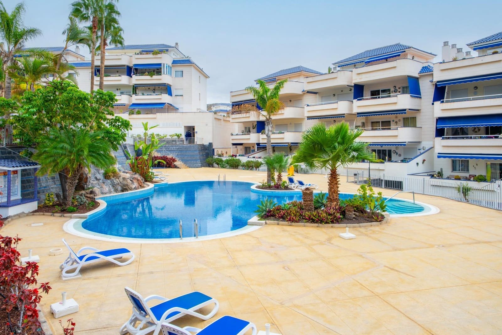 2 bedroom Apartment for sale in Los Cristianos with pool - € 485,000 (Ref: 9449382)
