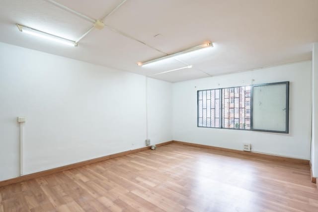 Kaupallinen vuokrattavana paikassa San Cristóbal de La Laguna - 1 200 € (Ref: 9470468)