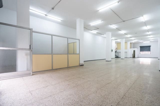 Kaupallinen vuokrattavana paikassa San Cristóbal de La Laguna - 1 200 € (Ref: 9470468)