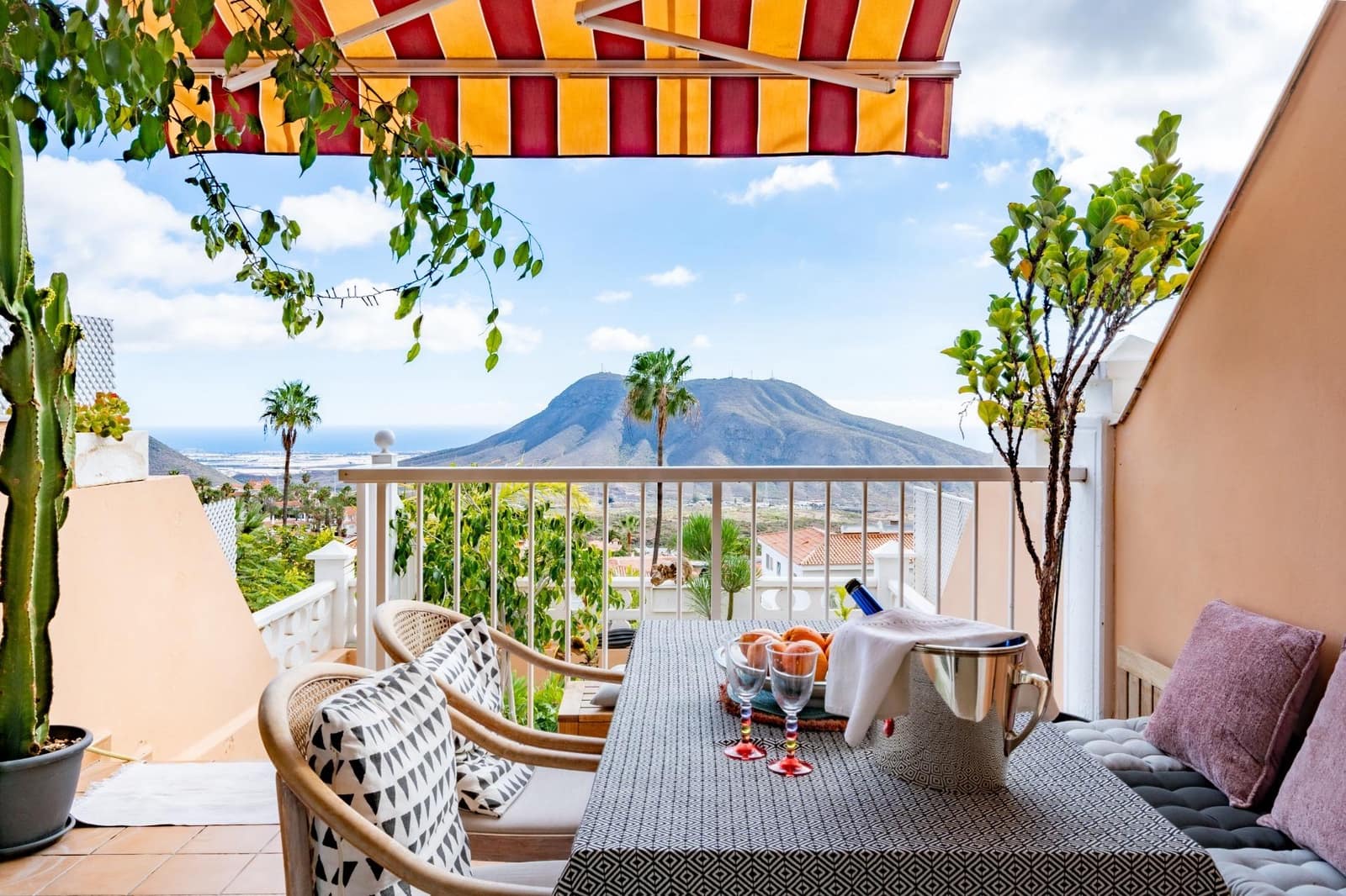 2 bedroom Apartment for sale in Chayofa with pool garage - € 329,000 (Ref: 9485351)