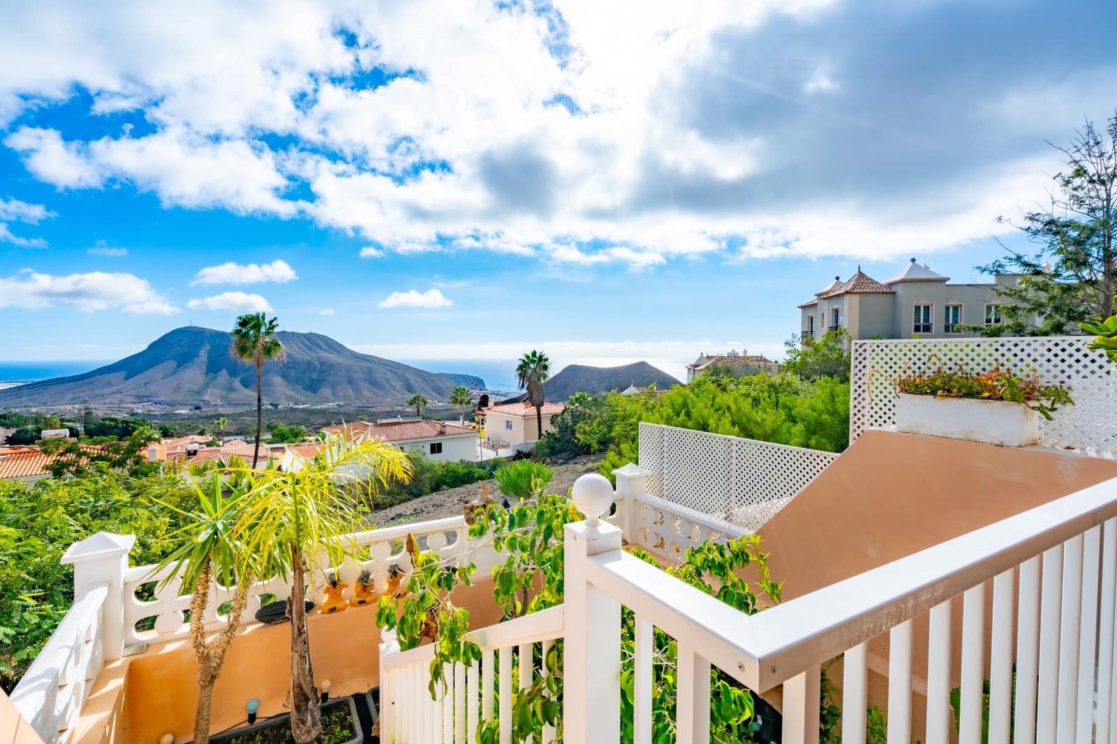 2 bedroom Apartment for sale in Chayofa with pool garage - € 329,000 (Ref: 9485351)